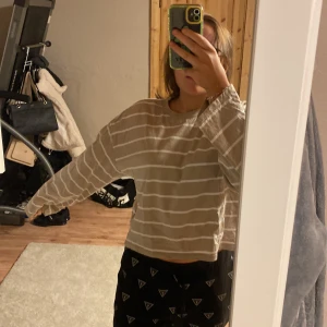 Vanlig tröja - Helt vanlig randig tröja från gina