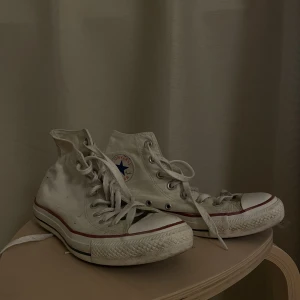 Converse - Slitna Converse som behöver lite kärlek. Storlek 38, svinsköna!!