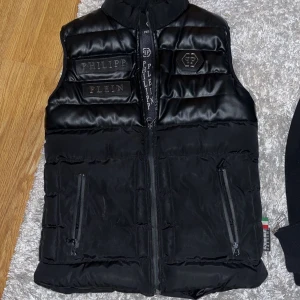 Philip plein väst  - Kom dm för mer bilder 