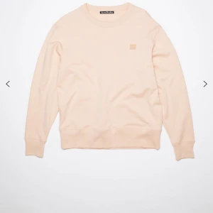Äkta oanvänd acne sweatshirt i orginal förpackning - Säljer en acne sweatshirt stl S i nyskick i orginalförpackning!! Aldrig använd utan endast testad en gång. Tröjan är oversized för mig (164 cm), modell: Unisex. Orginal pris: 2 000 kr, mitt pris 1 200 kr inklusive frakt💖