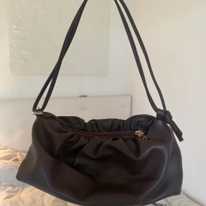 Brun väska  - Skit snygg brun väska