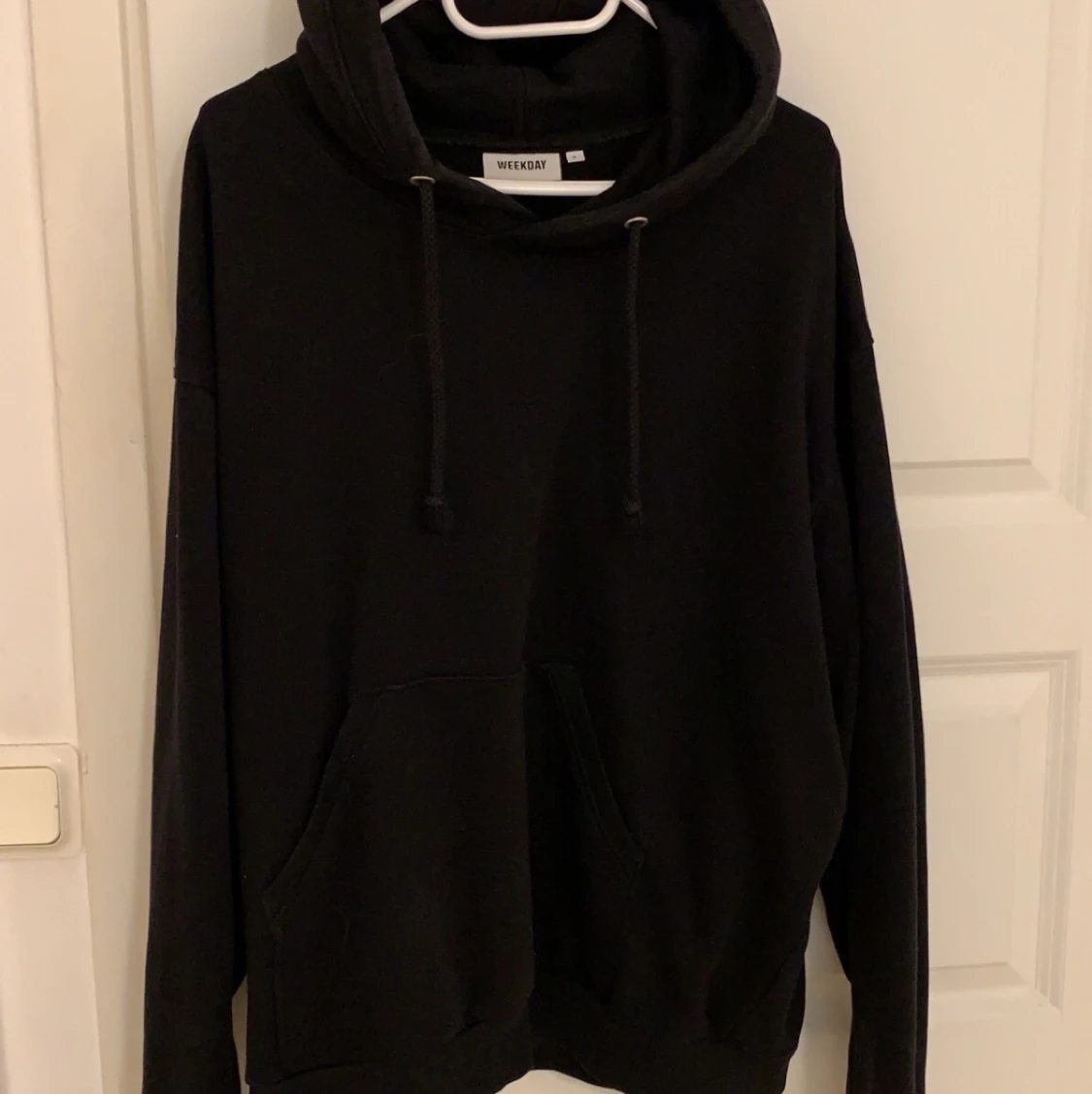 Svart hoodie weekday