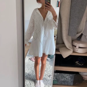 Zara klänning - Så snygg Zara klänning som endast använts en gång!