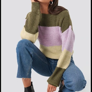 Stickad tröja  - Säljer denna stickade tröja från nakd! Storlek small 🧡