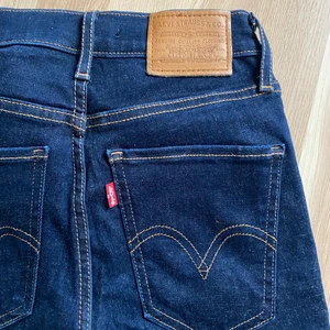 LEVI’S jeans - Helt nya, oanvända Levi’s jeans. 
