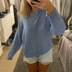 Stickad tröja  - Säljer min stickade tröja från Veromoda i storlek M 💘 säljer för 250💘skriv privat för intresse! 