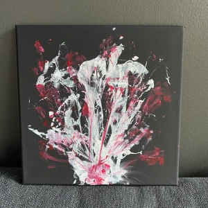 ”Bloody Mary” Handmålad tavla - Säljer nu mina egna handmålade tavlor!  Denna är 30x30 cm stor och gjord på akrylfärg.   Skriv gärna om frågor uppstår! ☺️