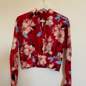 Blus - Fin och oanvänd blus i storlek Small.