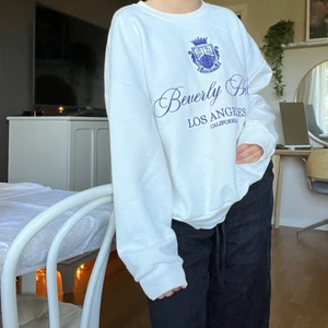 Sweatshirt  - Säljer nu min sweatshirt från pull and bear ❤️