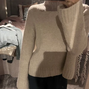 Stickad tröja  - Stickad tröja , Fin men lite nopprig 