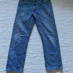 Säljer dessa as snygga Levis jeans i storlek W34 L30. Använt ett fåtal gånger. De är som nya  