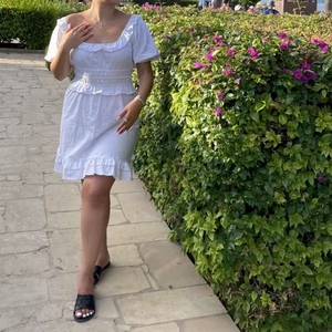 Vit klänning storlek 40 - Storlek 40 använd 1 gång. 