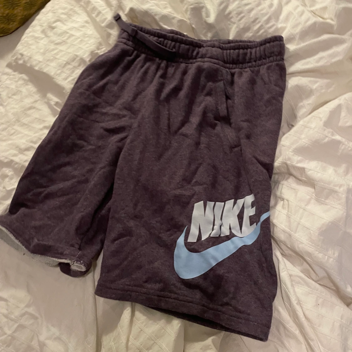 Ett par Nike shorts