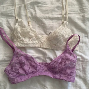 Spetsbehåar - Säljer mina två spetsbehåar från NA-KD i storlek xs då de blivit för små. Mycket bekväma och dessutom snygga. 150kr styck eller 250kr för båda, köparen står för frakt! ☺️