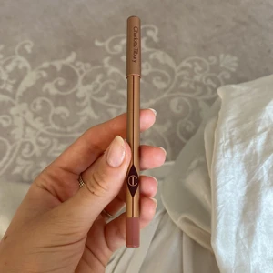 Charlotte tillbery pillow talk💕 - Charlotte tilbery pilow talk läpppenna knappt andvänd