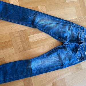 Dondup George Skinny fit strl 32 - Mycket gott skick, bakfickor bak små slitningar som var en del av tvättningen vid köp