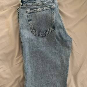 Low arrow jeans från weekday. Helt nya så endast testade. Säljer pga att de va lite för stora för mig❤️