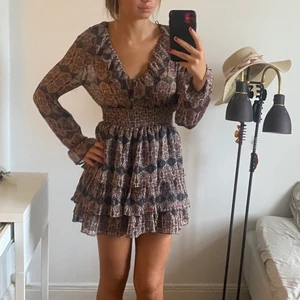 Zara klänning - Knappt använd klänning från zara.