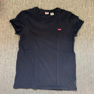 Levi’s T-shirt stl XS - Svart Levi’s T-shirt i stl XS.