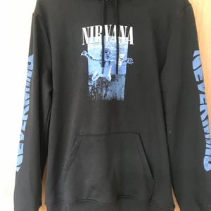 Nirvana tröja  - Ny tröja med nirvana logga .Märke hm 