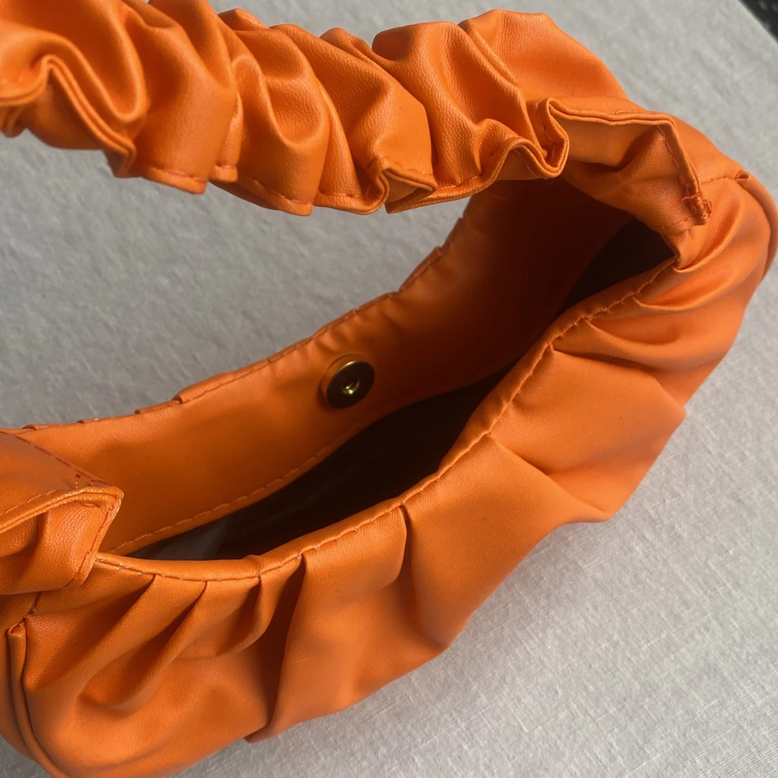 Baguetteväska, fake läder orange - 90