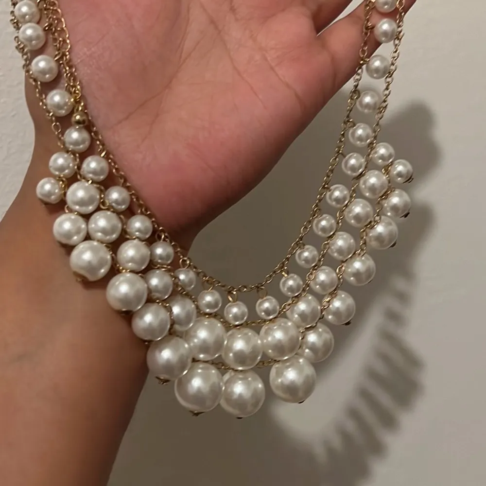 White pearl necklace . Accessoarer.