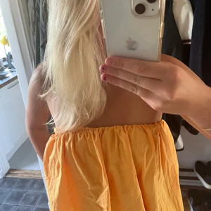 Söt topp - Så sjukt fin topp med super söt rygg. Kommer tyvärr inte till någon användning 