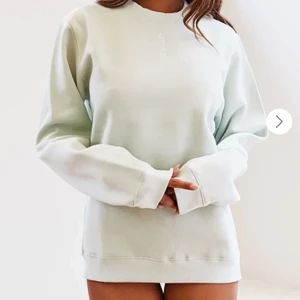 Mintgrön tröja  - Mintgrön tröja köpt från loungeunderwear storlek S. Endast använd 1 gång. Köparen står för frakt. 