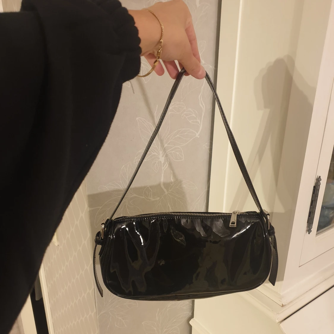 Slutsåld baguette väska i "lack" - 90