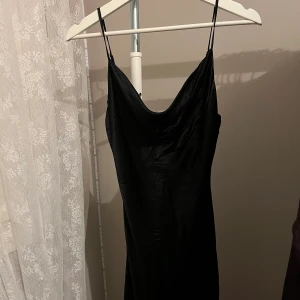 Siden klänning - Aldrig använd, säljer pga den var för liten❤️ köparen står för frakt