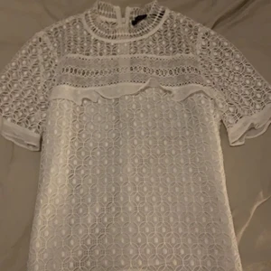 Blus  - Säljer denna så fina blus från zara💕