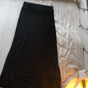 Kjol från Lindex  - Nästan aldrig använd, fint skick, frakt tillkommer.