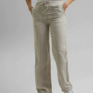 Linnebyxor  - Jätte fina linnebyxor från Esprit, slutsålda. Använda fåtal gånger. Köpte för 800kr💓💓köparen står för frakt