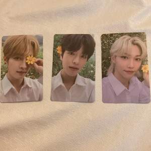 I’m selling these pc they are not real .in the back it’s just white all of the on the first photo they are in good quality but to e Hyungjin one has a scratch 60kr styck +13kr fakt