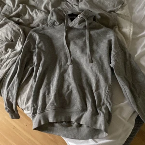 Grå hoodie - Grå vanlig hoodie från lager 157