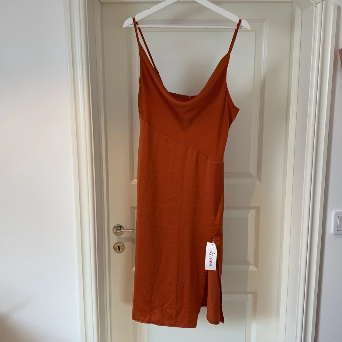 Satin klänning, storlek M