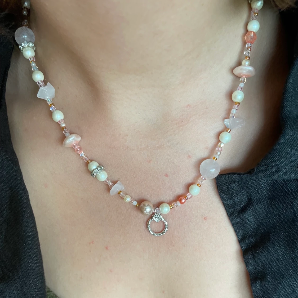 Halsband med rosenkvarts - 90