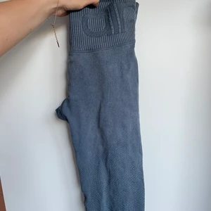 Aimn träningstights  - Blå-ish träningstights från aimn. storlek XS, bra stretch. köparen står för frakt 📦