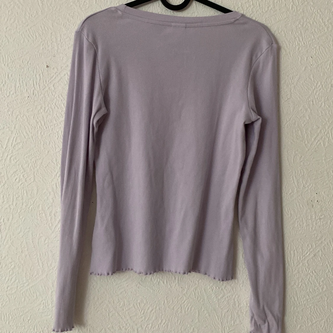 Lilla tröja med ett vit tryck storlek 158/164 - 90