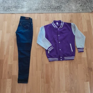 Levis jeans och sport jacka nytt - Säljer dessa levis jeans och sport jacka tillsammans super billigt. Tröjjan kostade mig 699 kr och den är ny oanvänd. Du får både jeansen och jackan för bara 300 kr. Strl 28&xs-xxs