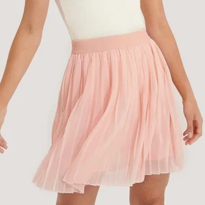 NAKD kjol  - Endast använt ett fåtal gånger. Nypris 269kr. Färgen på andra bilden är mer korrekt. 