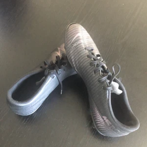 Nike fotbollsskor  -  Har används en säsong storlek 40 används bara på konstgräs