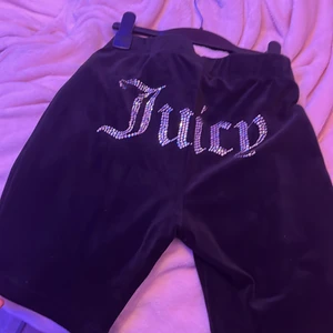 Juciy cykelbyxor - Helt oanvänd alla stenar e kvar vill sälja den eftersom den va för stor för mej Pris diskuteras 