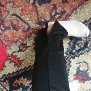 Byxor - Svarta byxor från hm men passar inte mig för små och är 163 och använder s