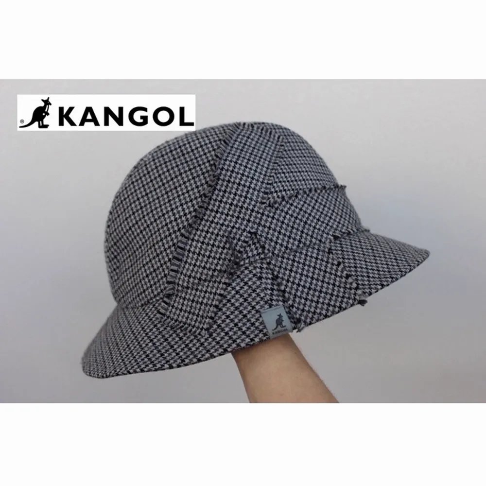 Kangol rutig hatt i storlek M. Accessoarer.