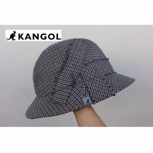 Kangol rutig hatt i storlek M