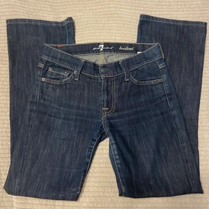 Lågmidjade jeans  - Superfina lågmidjade jeans från 7 for all mankind. Skulle säga att de passar någon som är 160-163. 