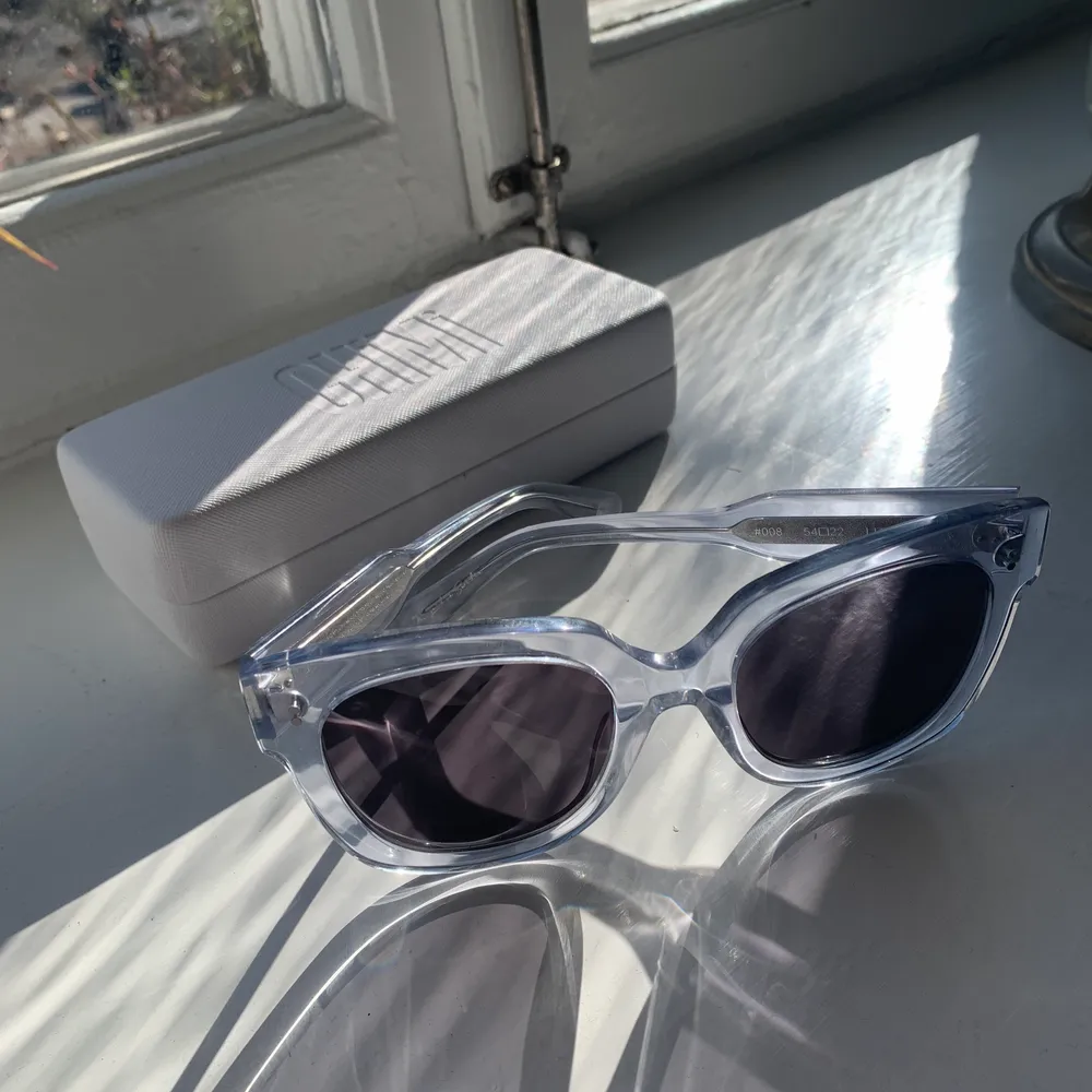Skitsnygga solglasögon från Chimi, säljes pga har ett par andra. Inga repor och knappt använda! Färgen litchi modell 008. Övrigt.
