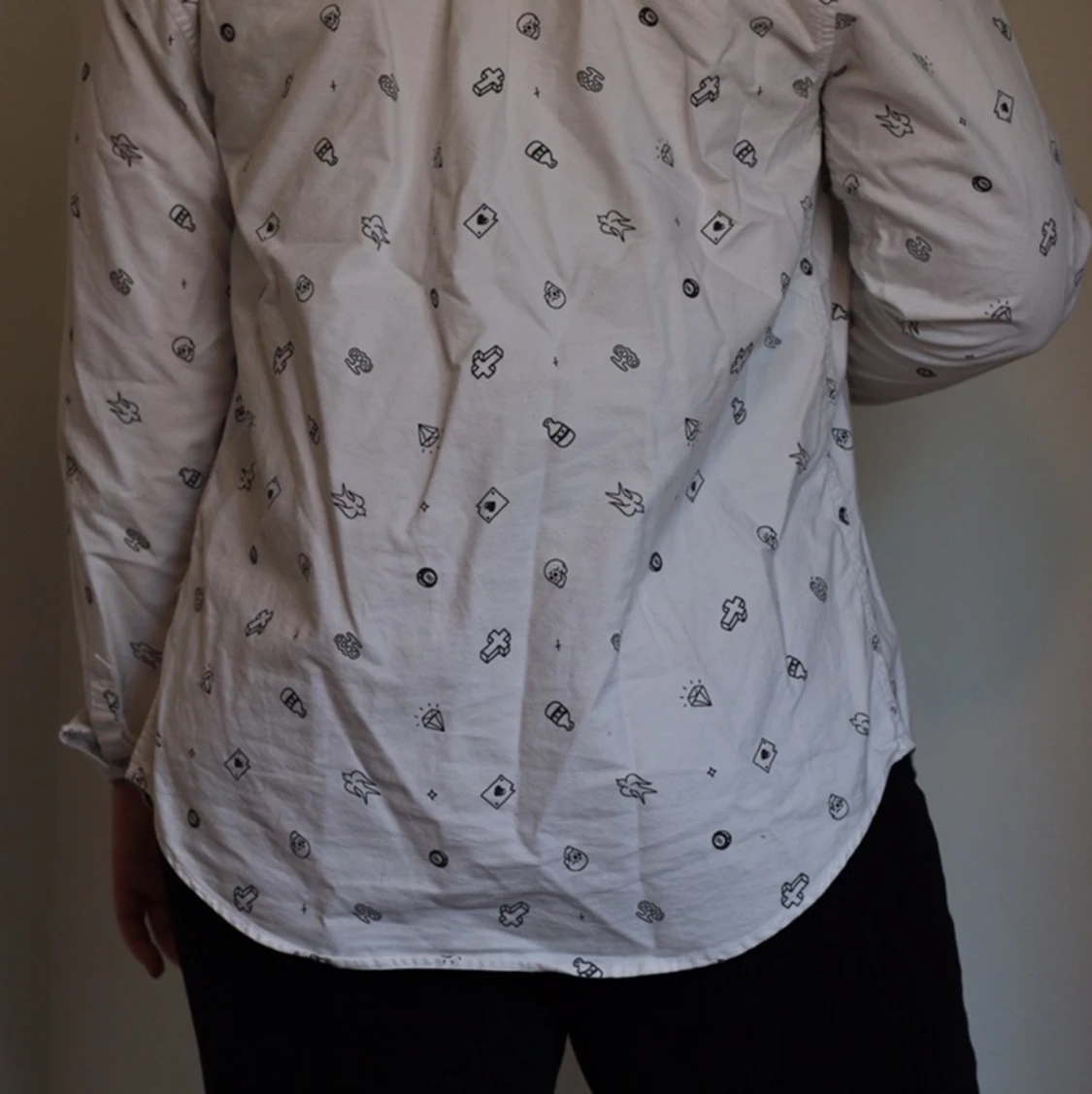 Vit skjorta med mönster - 91