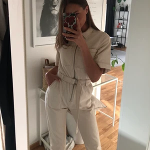 Byxdress från Weekday - Jumpsuit i denim från weekday, nyskick